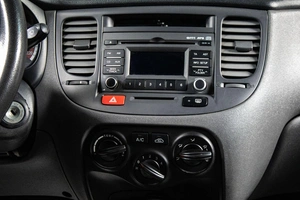 Седан Kia Rio 2010 года, 599000 рублей, Сургут