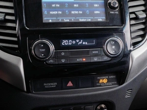 Пикап Mitsubishi L200 2016 года, 1844000 рублей, Тюмень