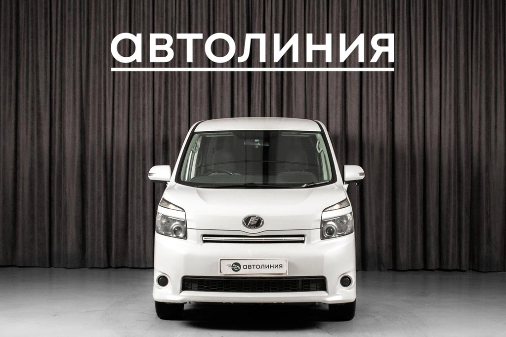 Минивэн Toyota Voxy 2007 года, 1099000 рублей, Красноярск