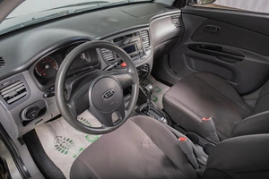 Седан Kia Rio 2010 года, 559000 рублей, Томск