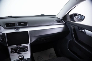 Седан Volkswagen Passat 2011 года, 899000 рублей, Пермь