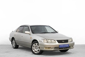 Седан Toyota Camry 2001 года, 499000 рублей, Барнаул