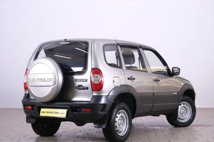 Внедорожник Chevrolet Niva 2015 года, 899000 рублей, Омск