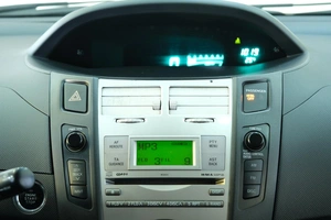 Хетчбэк Toyota Yaris 2007 года, 699000 рублей, Омск