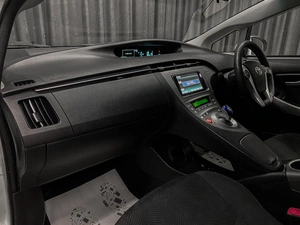 Лифтбек Toyota Prius 2013 года, 950000 рублей, Красноярск