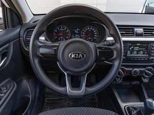 Седан Kia Rio 2017 года, 1179000 рублей, Саратов