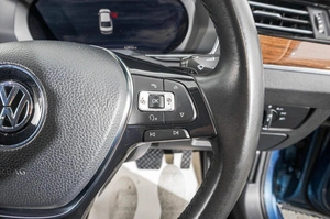 Седан Volkswagen Passat 2017 года, 2049000 рублей, Барнаул