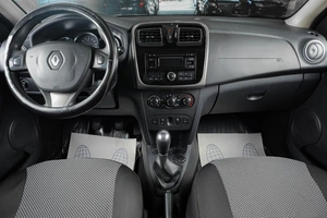 Седан Renault Logan 2016 года, 799000 рублей, Тюмень