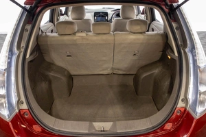 Хетчбэк Nissan Leaf 2013 года, 939000 рублей, Барнаул