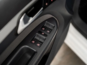 Минивэн Volkswagen Touran 2012 года, 980000 рублей, Красноярск