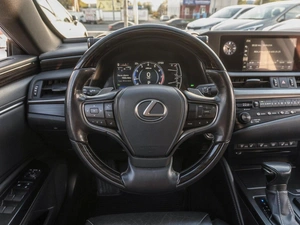 Седан Lexus ES 2019 года, 3399000 рублей, Саратов