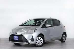 Хетчбэк Toyota Vitz 2018 года, 1199000 рублей, Новосибирск