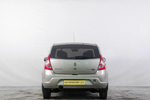 Хетчбэк Renault Sandero 2011 года, 479000 рублей, Кемерово