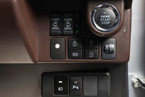 Минивэн Toyota Roomy 2020 года, 1299000 рублей, Новосибирск