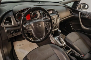 Хетчбэк Opel Astra 2012 года, 929000 рублей, Челябинск