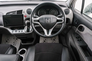 Минивэн Honda Stream 2010 года, 999000 рублей, Красноярск