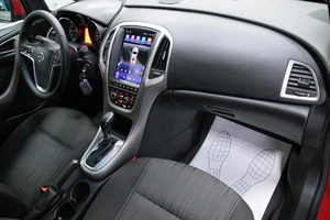 Хетчбэк Opel Astra 2011 года, 698000 рублей, Солонцы
