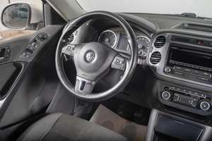 Внедорожник Volkswagen Tiguan 2013 года, 899000 рублей, Томск