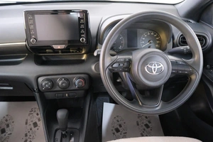 Хетчбэк Toyota Yaris 2020 года, 1199000 рублей, Омск