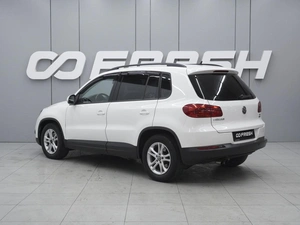 Внедорожник Volkswagen Tiguan 2012 года, 1120000 рублей, Ростов-на-Дону