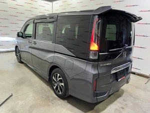Минивэн Honda Stepwgn Spada 2021 года, 2300000 рублей, Красноярск