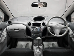 Хетчбэк Toyota Vitz 2001 года, 385000 рублей, Красноярск