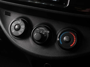 Хетчбэк Toyota Vitz 2017 года, 1179000 рублей, Тюмень