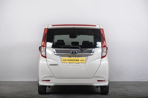 Минивэн Toyota Roomy 2019 года, 1179000 рублей, Томск