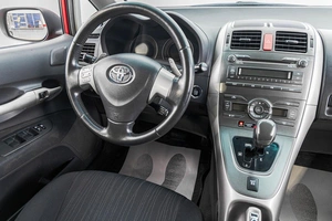 Хетчбэк Toyota Auris 2008 года, 729000 рублей, Барнаул