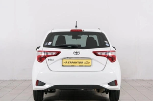 Хетчбэк Toyota Vitz 2019 года, 959000 рублей, Красноярск