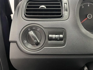 Седан Volkswagen Polo 2015 года, 947000 рублей, Красноярск