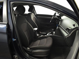 Седан Hyundai Elantra 2019 года, 1648100 рублей, Казань