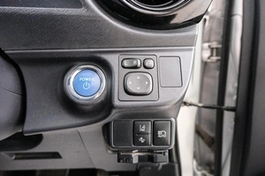 Хетчбэк Toyota Aqua 2016 года, 999000 рублей, Красноярск