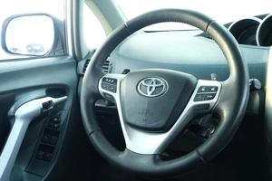 Минивэн Toyota Verso 2011 года, 1199000 рублей, Омск