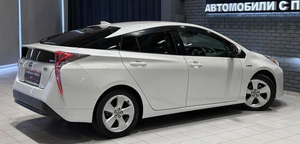 Лифтбек Toyota Prius 2016 года, 1697000 рублей, Красноярск
