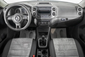 Внедорожник Volkswagen Tiguan 2012 года, 1449000 рублей, Барнаул