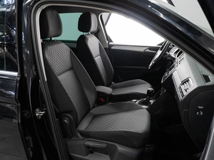 Внедорожник Volkswagen Tiguan 2017 года, 2499000 рублей, Тюмень