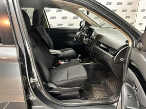 Внедорожник Mitsubishi Outlander 2018 года, 2017600 рублей, Красноярск