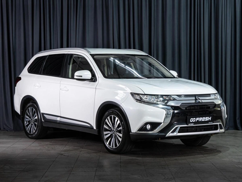 Внедорожник Mitsubishi Outlander 2018 года, 1920000 рублей, Волгоград