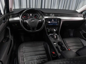 Седан Volkswagen Passat 2017 года, 1899000 рублей, Тюмень