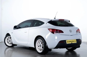 Хетчбэк Opel Astra GTC 2012 года, 799000 рублей, Челябинск