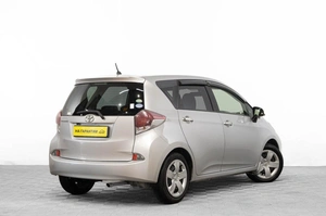 Хетчбэк Toyota Ractis 2015 года, 929000 рублей, Барнаул
