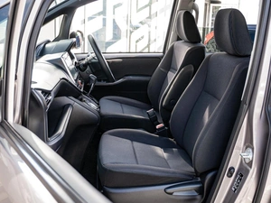 Минивэн Toyota Voxy 2018 года, 2445000 рублей, Краснодар