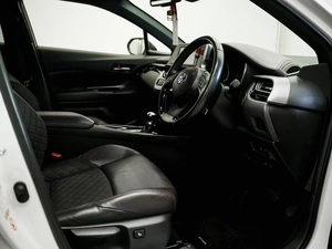 Внедорожник Toyota C-HR 2017 года, 1900000 рублей, Красноярск