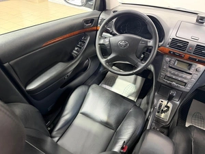 Универсал Toyota Avensis 2006 года, 759000 рублей, Красноярск