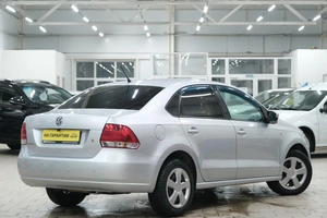 Седан Volkswagen Polo 2013 года, 859000 рублей, Омск