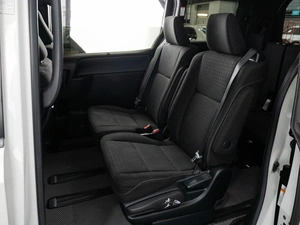 Минивэн Toyota Noah 2018 года, 2530000 рублей, Тюмень