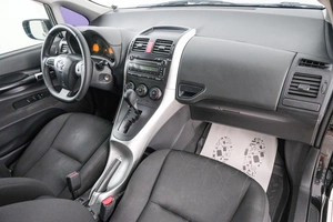 Хетчбэк Toyota Auris 2011 года, 999000 рублей, Красноярск
