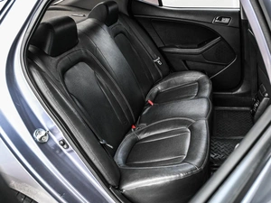 Седан Kia K5 2011 года, 1099000 рублей, Кирилловка