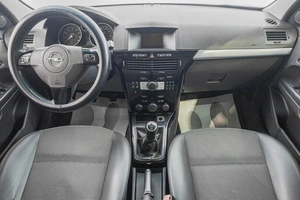 Седан Opel Astra 2011 года, 749000 рублей, Барнаул
